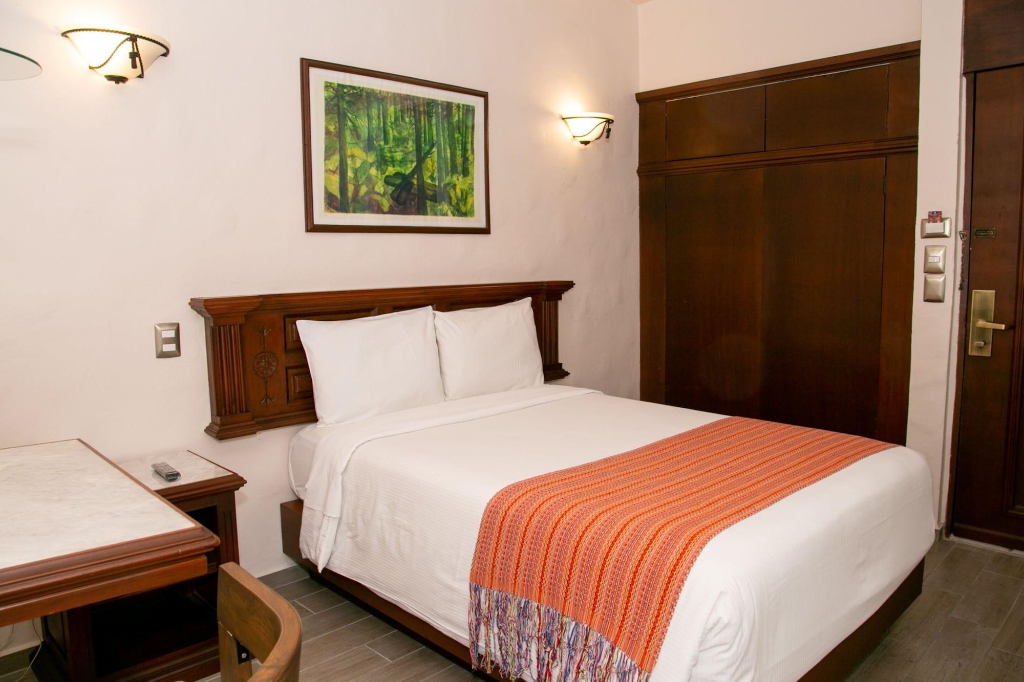 Hotel Alameda Centro Historico Морелия Экстерьер фото