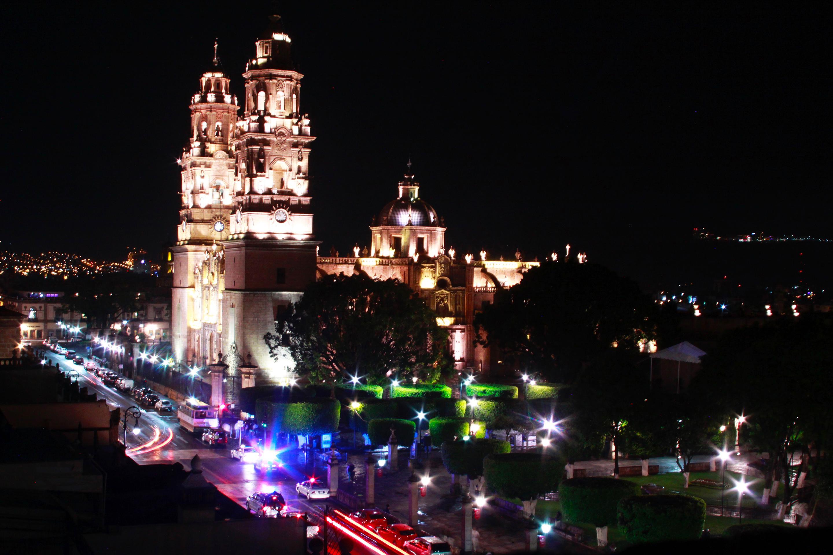 Hotel Alameda Centro Historico Морелия Экстерьер фото